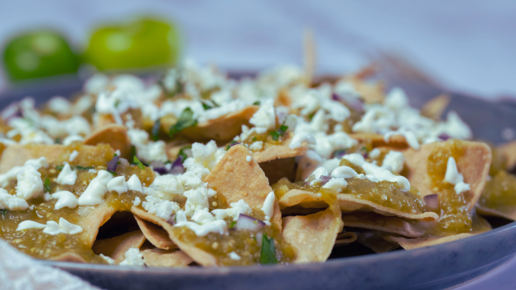 Para esas mañanas familiares, disfruta de un desayuno 100% mexicano. Puedes acompañarlo con tu proteína favorita como pollo, carne o huevo. Ese rico sabor picante acompañado de la acidez de sus ingredientes y un toque fresco de cebolla harán que tu día inicie de la mejor manera.